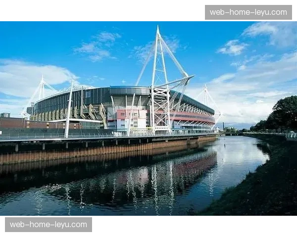 通讯：一座临时球场的谢幕——记录柏林联在旧森林球场最后一场比赛