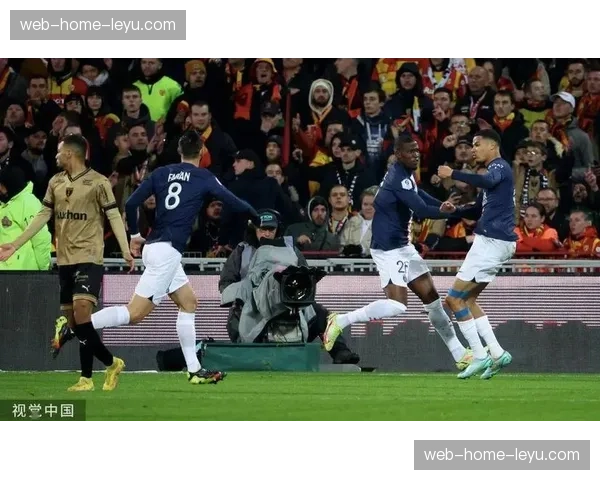 实时画面:马赛前锋单刀被洛里昂门将神勇化解 实时画面:马赛前锋单刀被洛里昂门将神勇化解